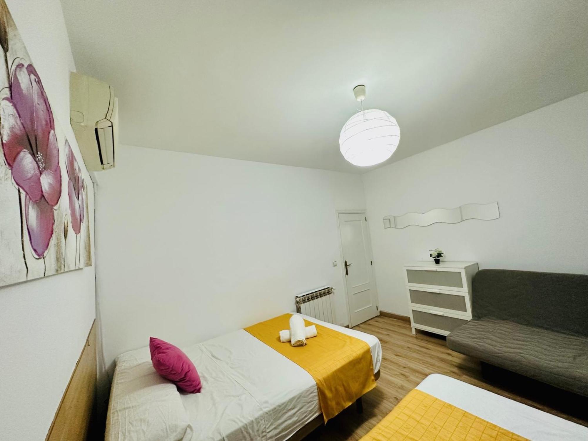 Punta Me Rooms In Madrid Downtown Exterior photo